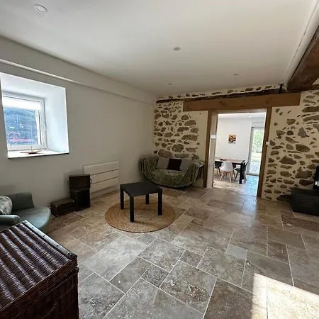 Alpaganie , Elevage D'alpagas, Domaine Prive 19ha, 3 Lacs, Peche, Animaux Holiday home